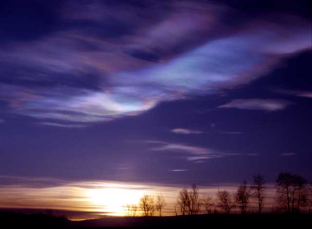 Soubor:Arctic stratospheric cloud.jpg