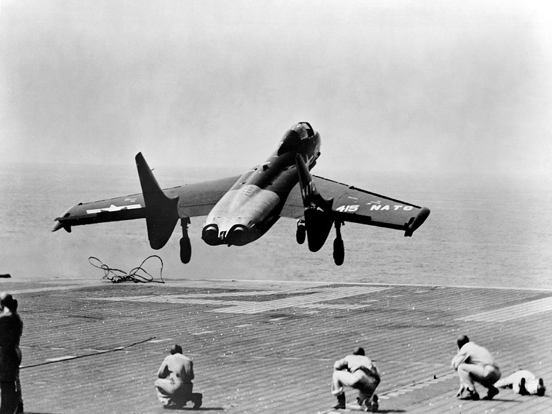 Soubor:F7U-1 CVB-41 launch2 1941.png