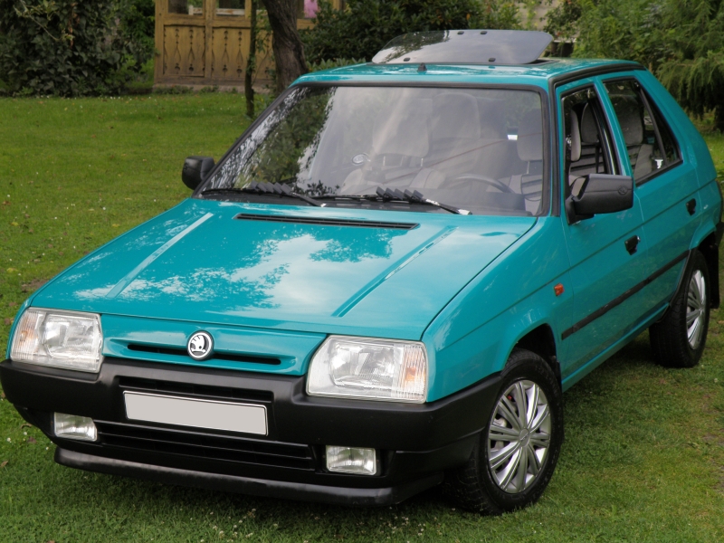 Soubor:Skoda favorit lxi.jpg