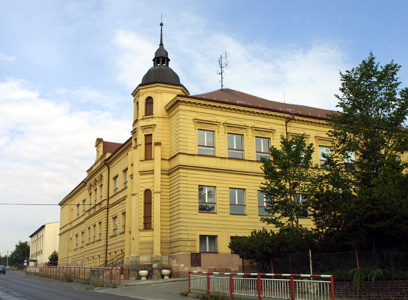 Soubor:Základní škola v Třemošné.jpg