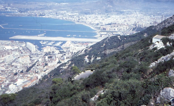 Soubor:Bay of Gibraltar from The Rock 12.jpg