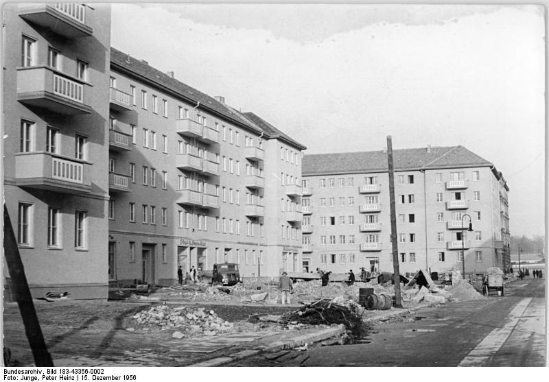 Soubor:Bundesarchiv Bild 183-43356-0002, Berlin, Strausberger Straße.jpg