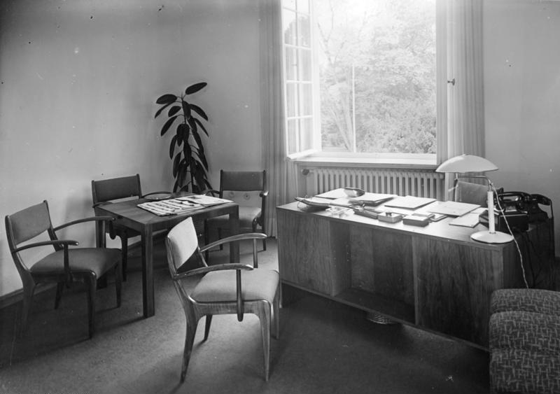 Soubor:Bundesarchiv B 145 Bild-057835, Bonn, Palais Schaumburg.jpg