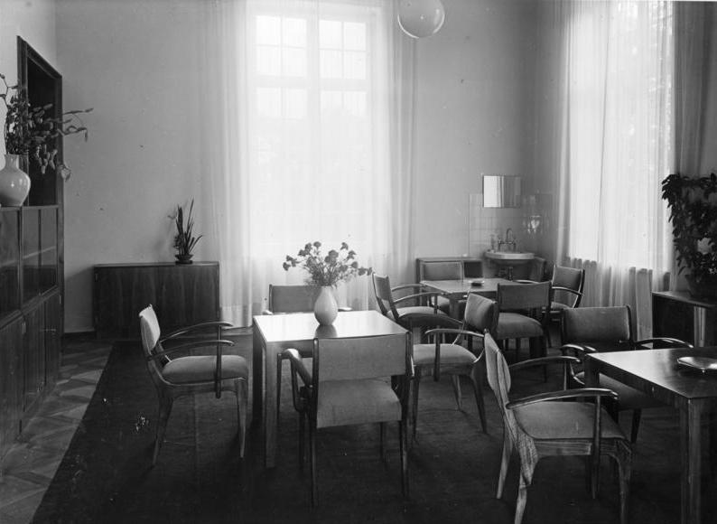 Soubor:Bundesarchiv B 145 Bild-057832, Bonn, Palais Schaumburg.jpg