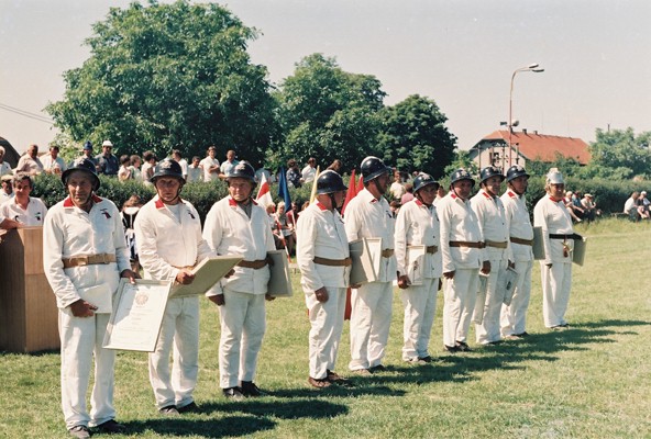 Soubor:Hasiči - čestní členové.jpg