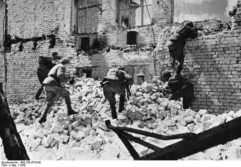 Soubor:Bundesarchiv Bild 183-R74190, Russland, Kesselschlacht Stalingrad.jpg