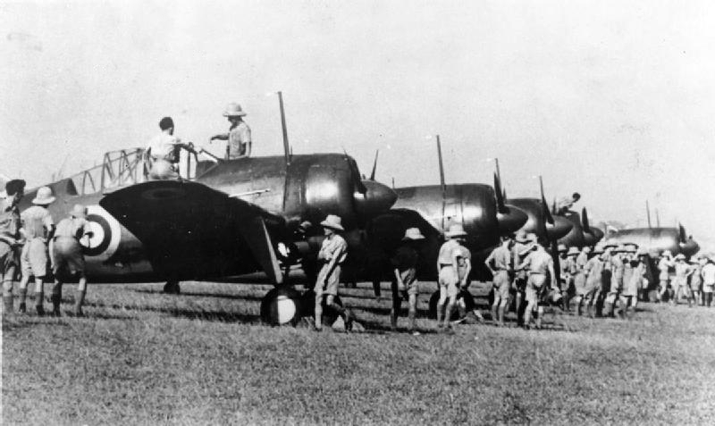 Soubor:BrewsterBuffalosMkIRAAFSingaporeOctober1941.jpg
