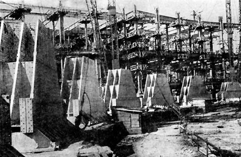 Soubor:Frame of palace of soviets 1940.jpg