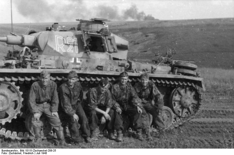 Soubor:Bundesarchiv Bild 101III-Zschaeckel-208-25, Schlacht um Kursk, Panzer III.jpg
