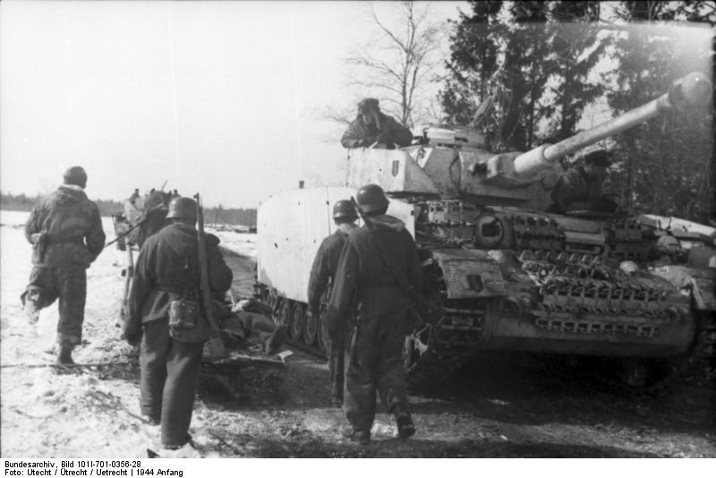 Soubor:Bundesarchiv Bild 101I-701-0356-28, Russland-Nord, Panzer IV, Soldaten.jpg