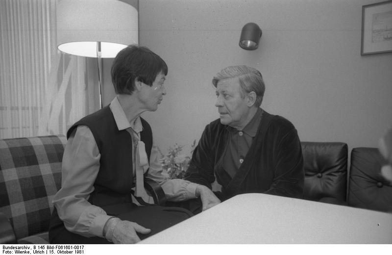 Soubor:Bundesarchiv B 145 Bild-F061601-0017, Bundeswehrkrankenhaus Koblenz, Schmidt mit Gattin.jpg