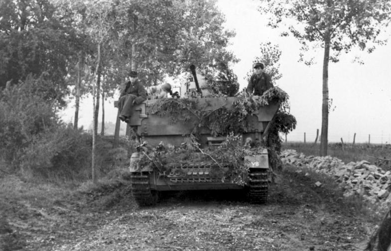 Soubor:Bundesarchiv Bild 101I-301-1955-05, Nordfrankreich, Flakpanzer auf Landstraße.jpg