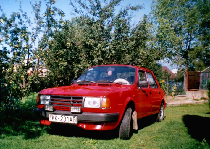 Soubor:Skoda120L front.jpg
