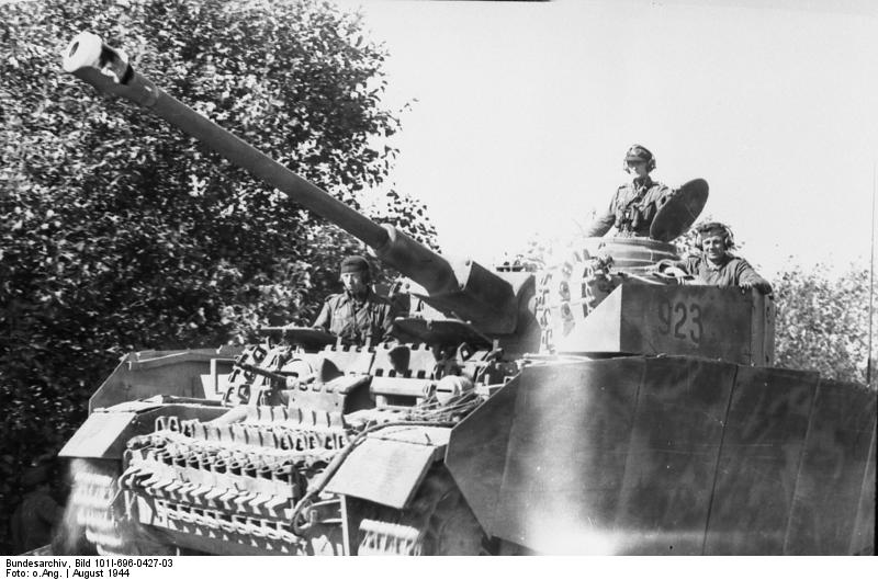 Soubor:Bundesarchiv Bild 101I-696-0427-03, Mittlere Ostfront (Polen), Panzer IV.jpg