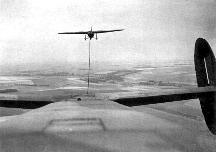 Soubor:Albemarle towing a Horsa glider.jpg