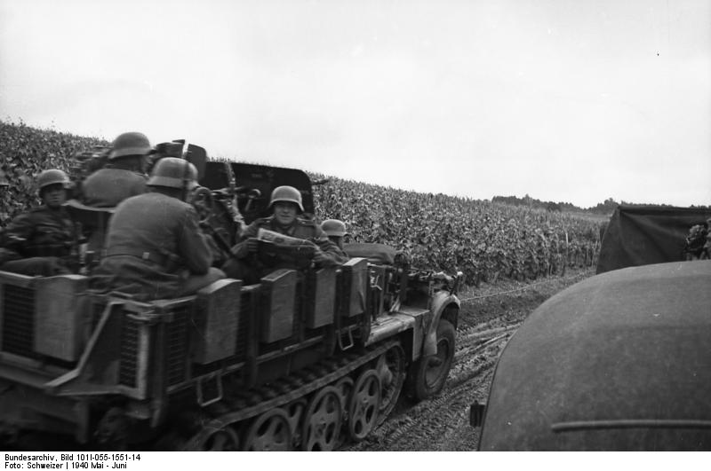 Soubor:Bundesarchiv Bild 101I-055-1551-14, Frankreich, leichte Flak auf Halbkettenfahrzeug.jpg