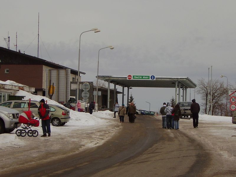 Soubor:Pomezní Boudy, hraniční přechod.jpg