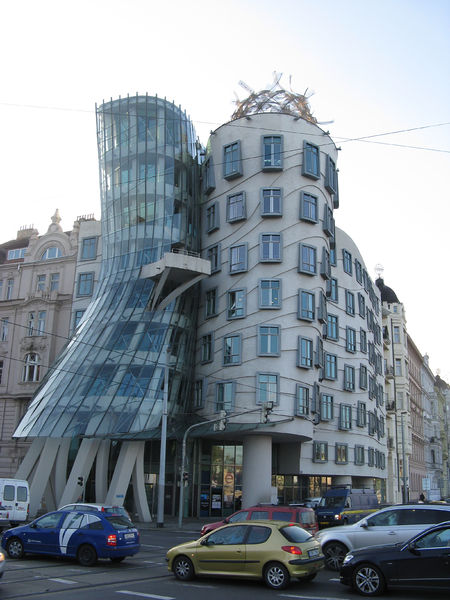 Soubor:Dancing House-Prague.jpg