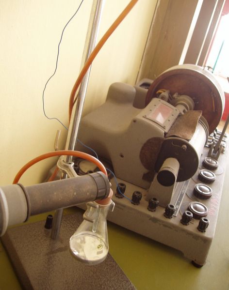 Soubor:Heyrovského polarograf 2.jpg