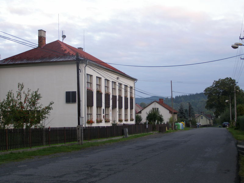 Soubor:Metylovice, ZŠ.jpg