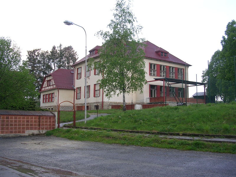 Soubor:Cizkrajov, škola (01).jpg