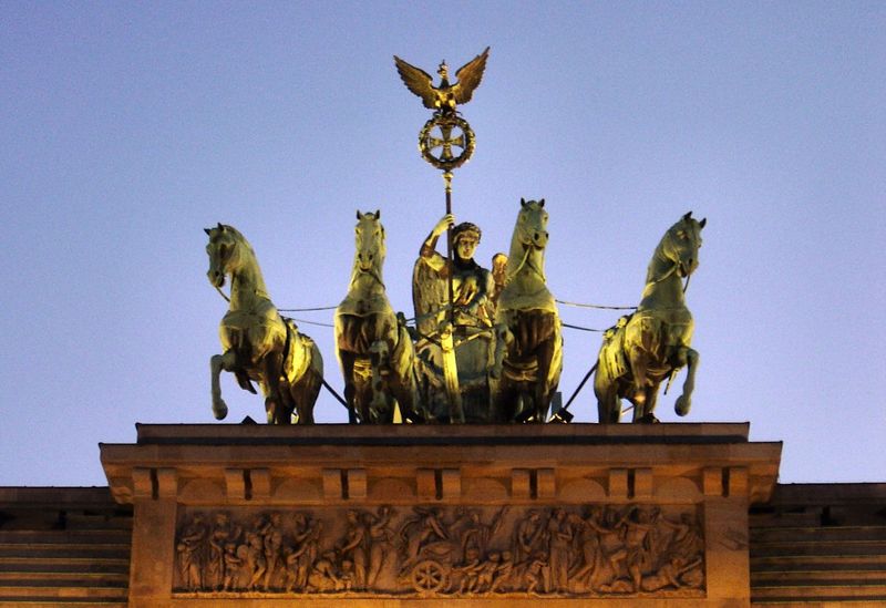 Soubor:Brandenburg gate sunset quadriga.jpg