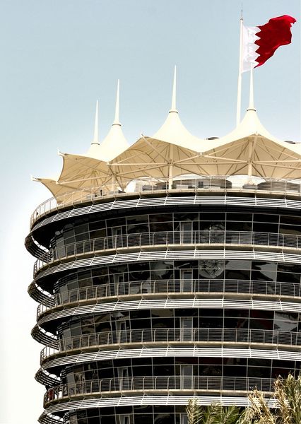 Soubor:Bahrain Track Grand Stand.jpg