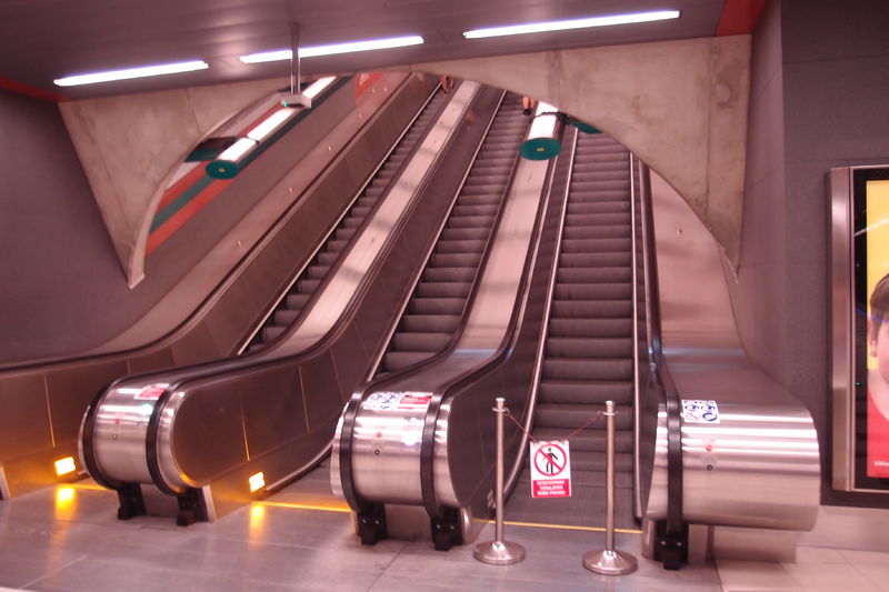 Soubor:Petřiny metro station 2016Z08.JPG
