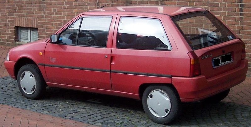 Soubor:Citroen AX red hl.jpg