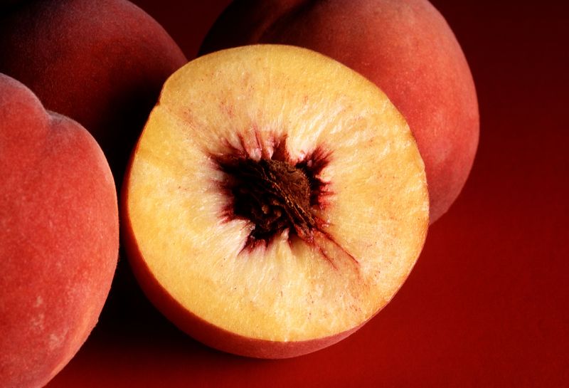 Soubor:Autumn Red peaches.jpg