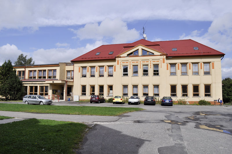 Soubor:Hora Svate Kateriny - school.jpg