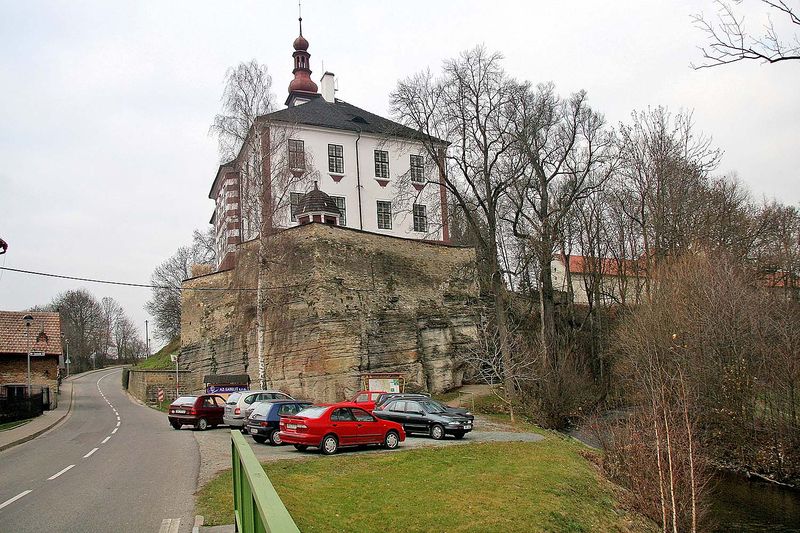 Soubor:Zámek Skalka v Podbřezí.jpg