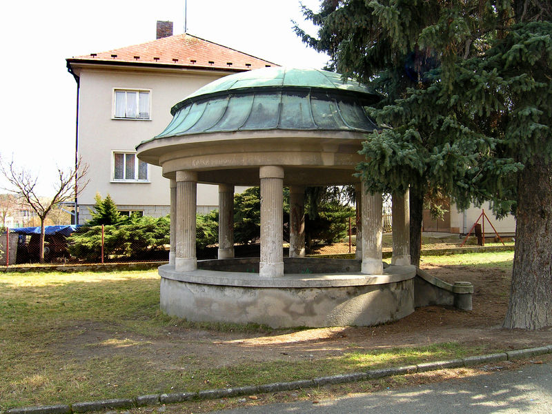 Soubor:Třemošná, summerhouse.jpg