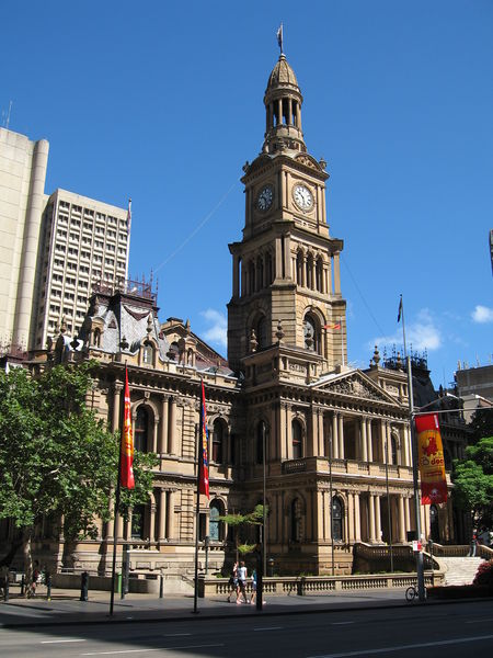 Soubor:SydneyTownHall gobeirne.jpg