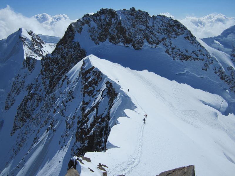 Soubor:Dufourspitze from Nordend.jpg