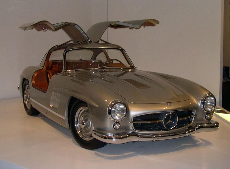 Soubor:1955 Mercedes-Benz 300SL Gullwing Coupe 34 right.jpg