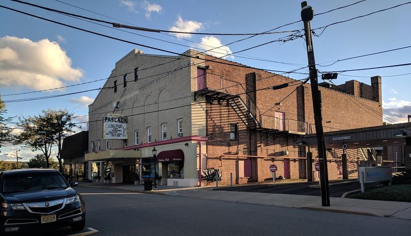 Soubor:Westwood Cinema in Westwood New Jersey.jpg